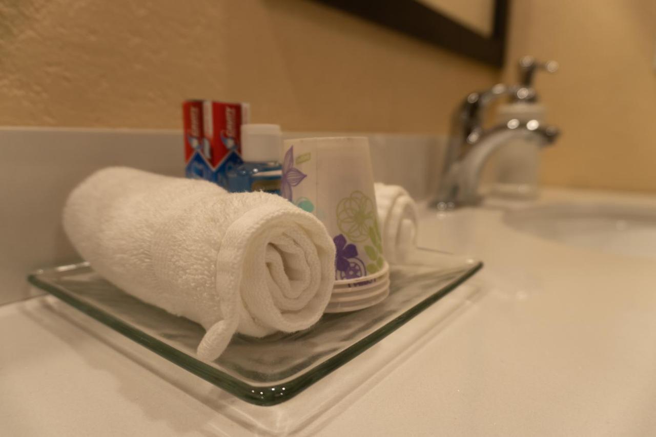 Trinity Escapes - Two Bedroom Two Bathroom Full Apartment Near Airport Anchorage Buitenkant foto