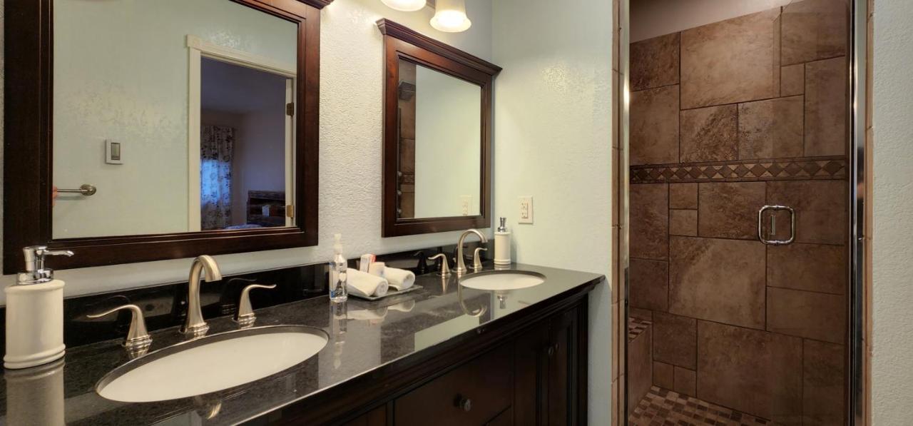 Trinity Escapes - Two Bedroom Two Bathroom Full Apartment Near Airport Anchorage Buitenkant foto