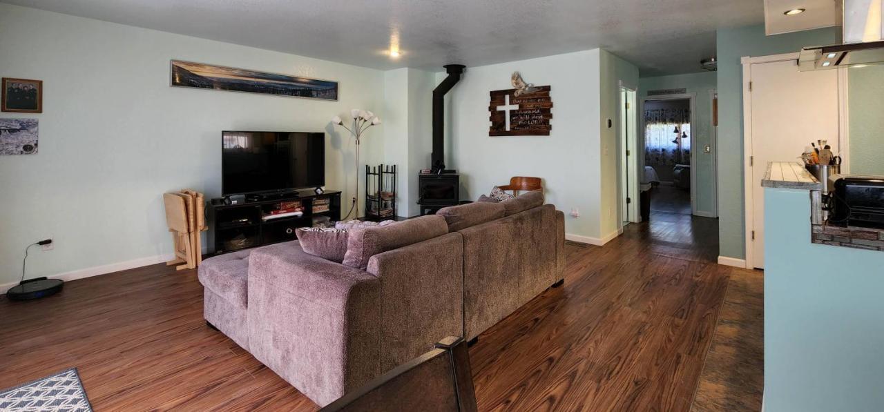 Trinity Escapes - Two Bedroom Two Bathroom Full Apartment Near Airport Anchorage Buitenkant foto