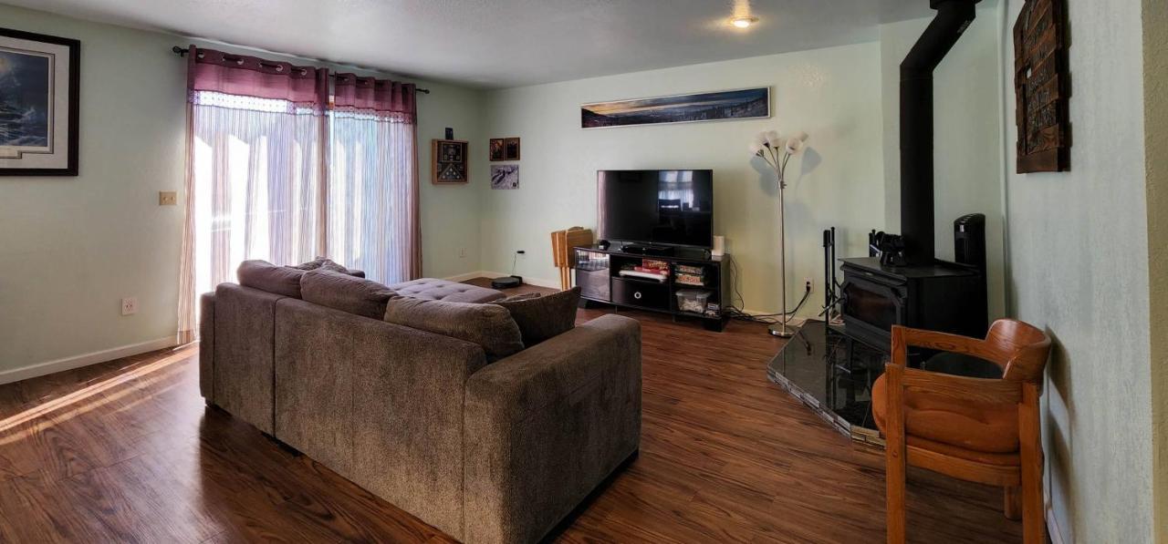 Trinity Escapes - Two Bedroom Two Bathroom Full Apartment Near Airport Anchorage Buitenkant foto