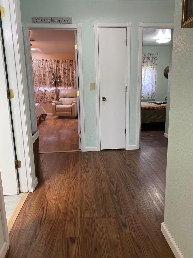 Trinity Escapes - Two Bedroom Two Bathroom Full Apartment Near Airport Anchorage Buitenkant foto